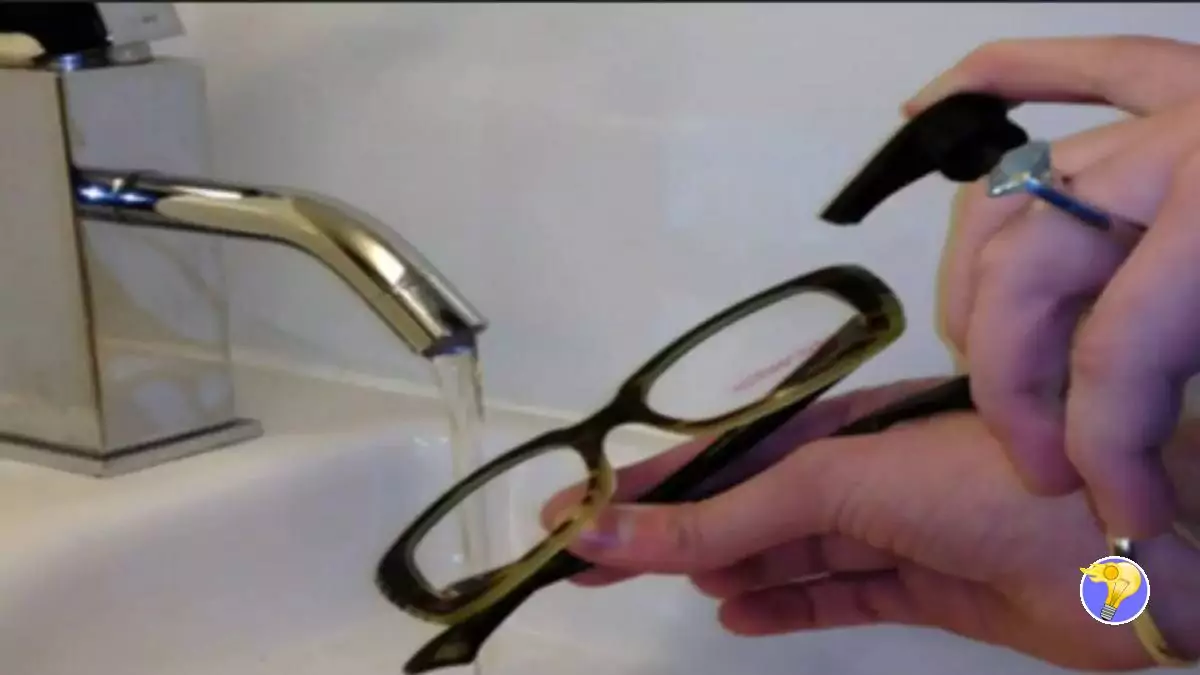 L’Astuce pour Garder vos Lunettes Propres le Plus longtemps Possible