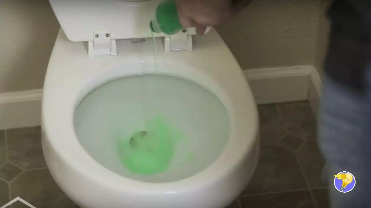 Le Liquide Vaisselle : Un Déboucheur Efficace des Toilettes