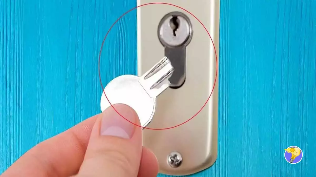 Retirer Efficacement une Clé Bloquée dans la Serrure de la Porte